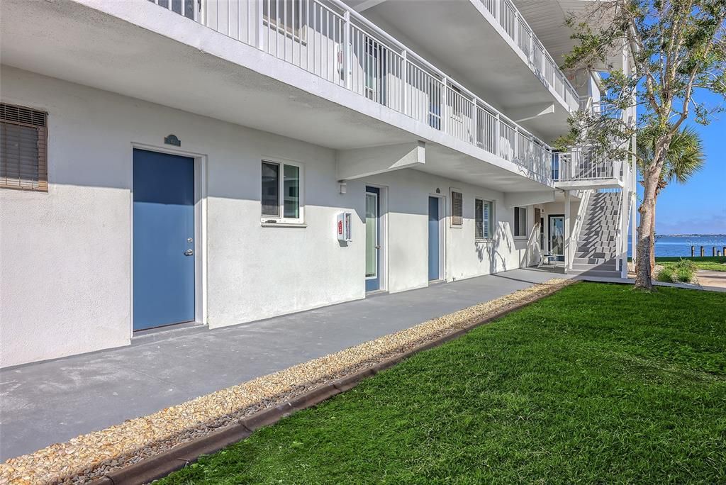 For Sale: $499,000 (1 beds, 1 baths, 641 Square Feet)