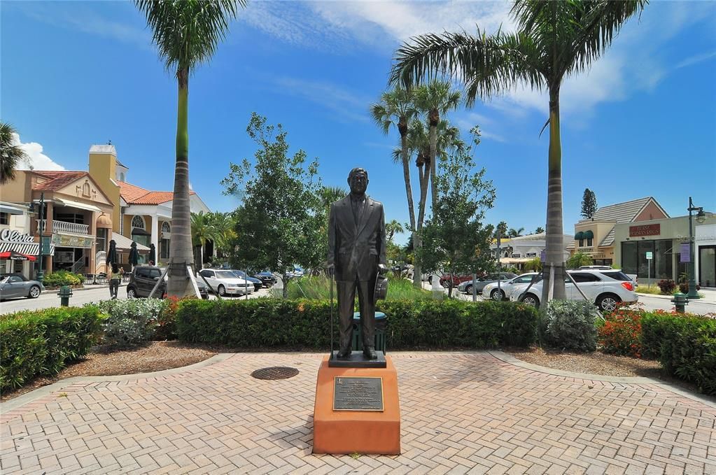 For Sale: $499,000 (1 beds, 1 baths, 641 Square Feet)