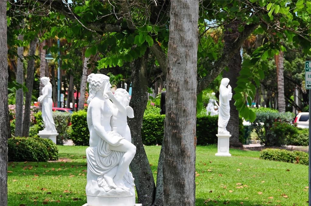 For Sale: $499,000 (1 beds, 1 baths, 641 Square Feet)