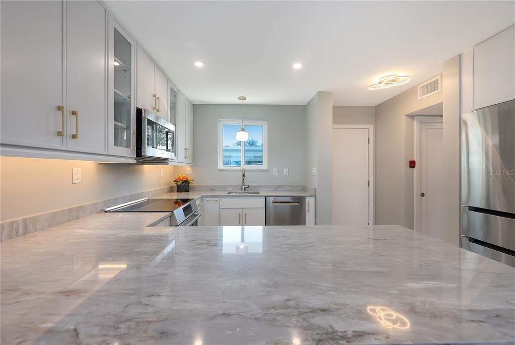 For Sale: $499,000 (1 beds, 1 baths, 641 Square Feet)