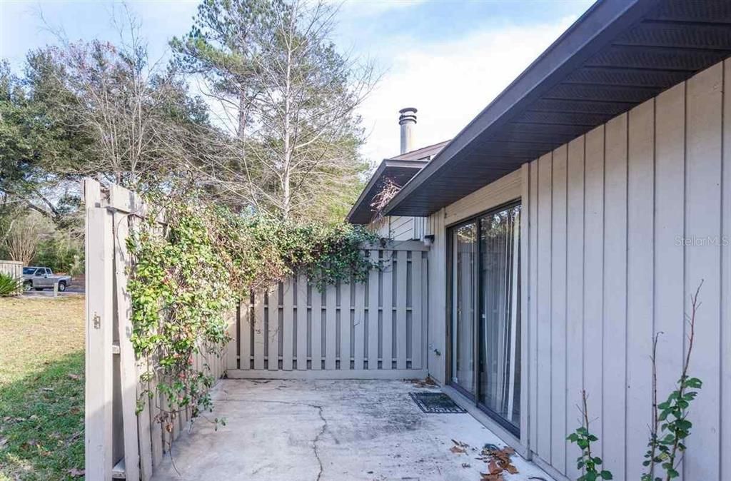 For Sale: $180,000 (2 beds, 2 baths, 1000 Square Feet)