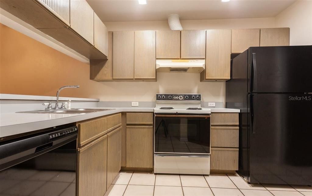 For Sale: $180,000 (2 beds, 2 baths, 1000 Square Feet)
