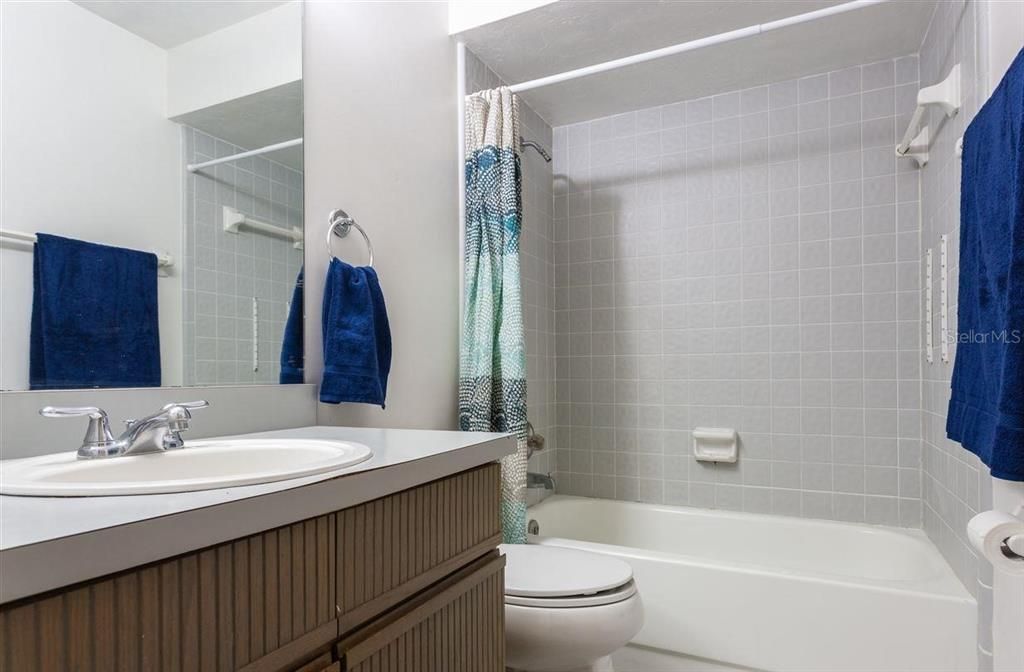 For Sale: $180,000 (2 beds, 2 baths, 1000 Square Feet)