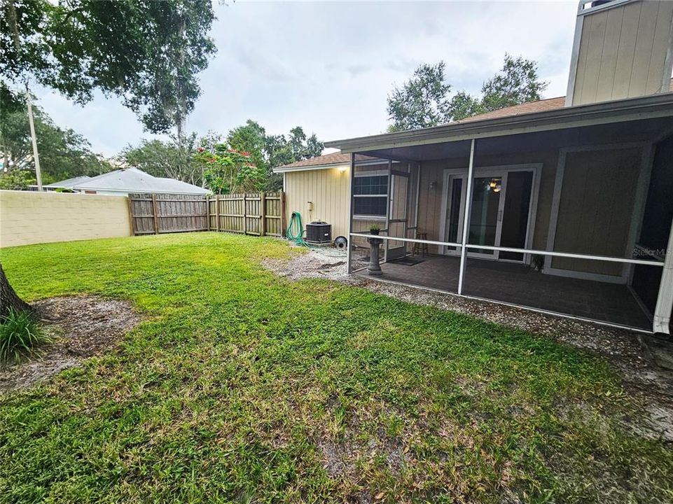 合同活跃: $284,500 (2 贝兹, 2 浴室, 1205 平方英尺)