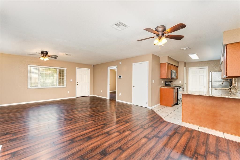 For Sale: $315,000 (3 beds, 2 baths, 1144 Square Feet)