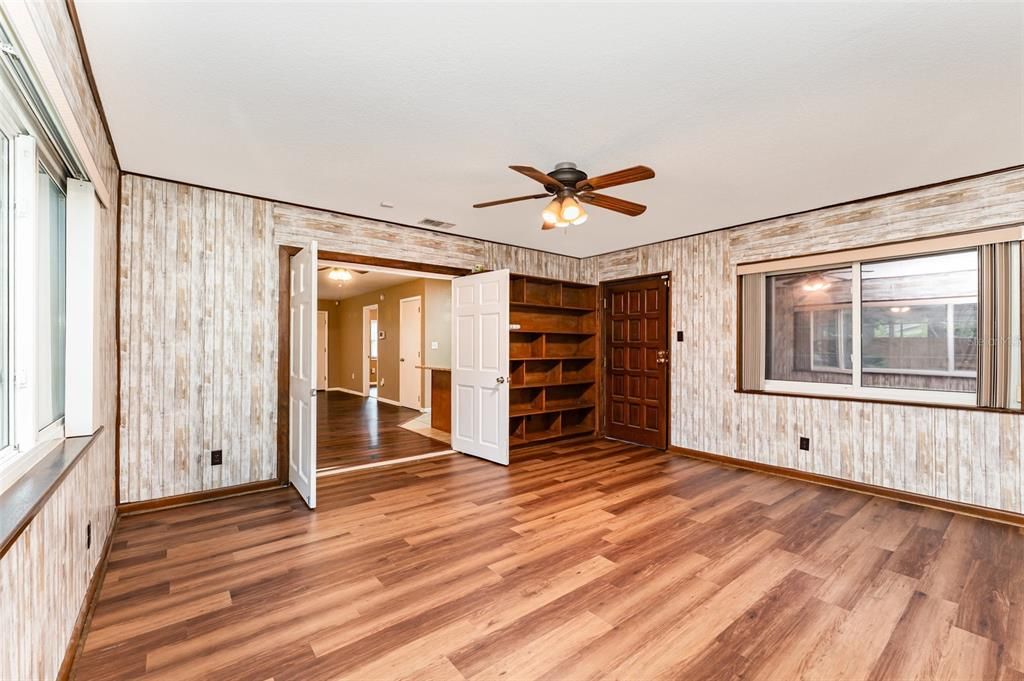 For Sale: $315,000 (3 beds, 2 baths, 1144 Square Feet)