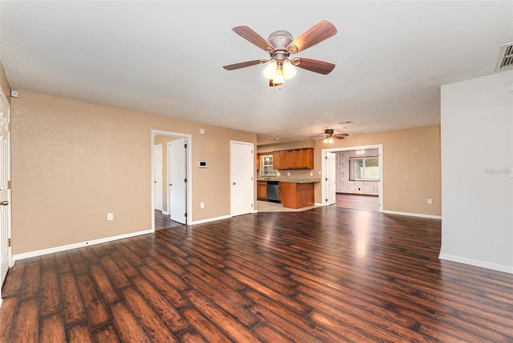 For Sale: $315,000 (3 beds, 2 baths, 1144 Square Feet)