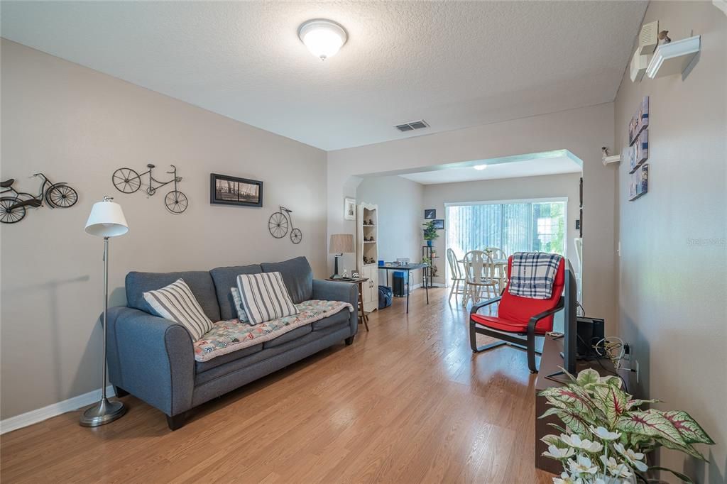 En Venta: $237,500 (2 camas, 1 baños, 1315 Pies cuadrados)