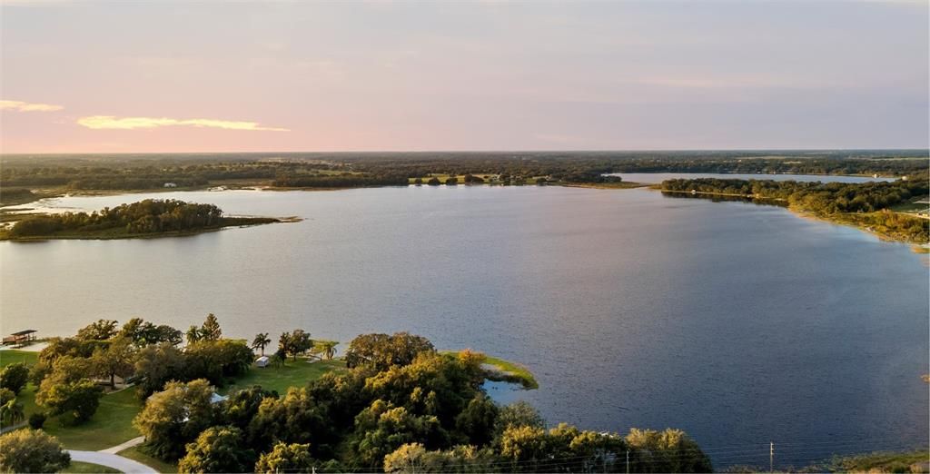 合同活跃: $325,000 (4 贝兹, 2 浴室, 2296 平方英尺)