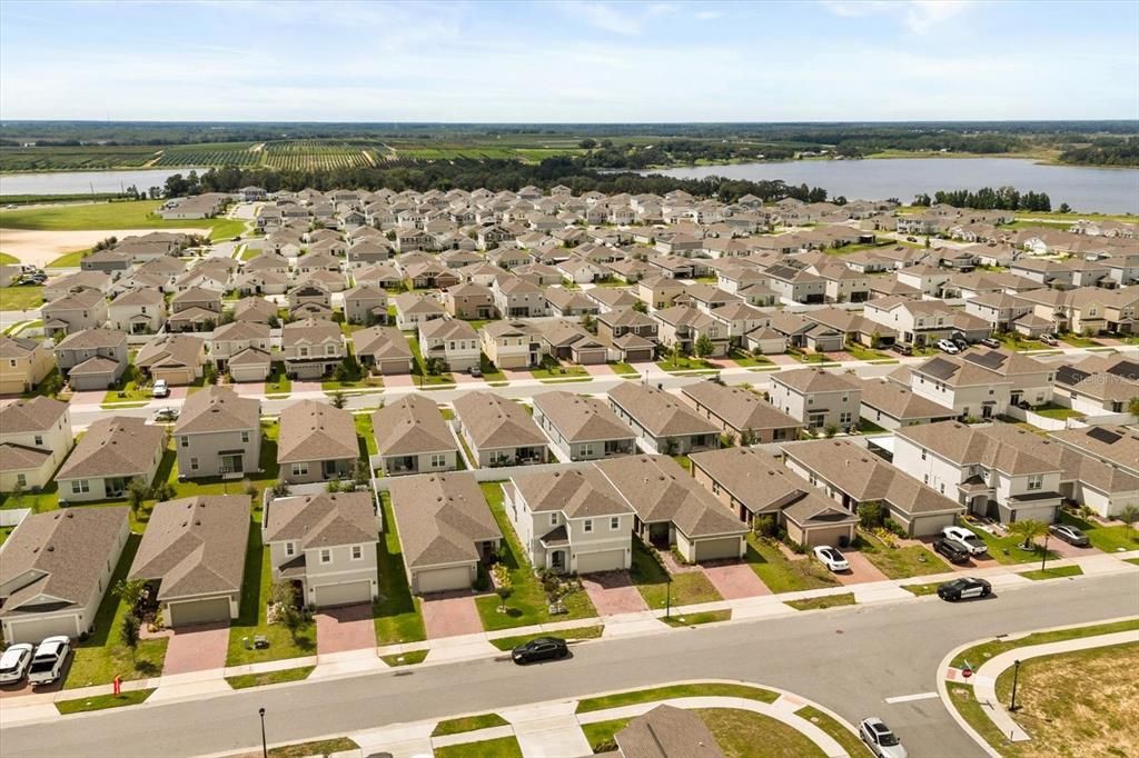 合同活跃: $325,000 (4 贝兹, 2 浴室, 2296 平方英尺)