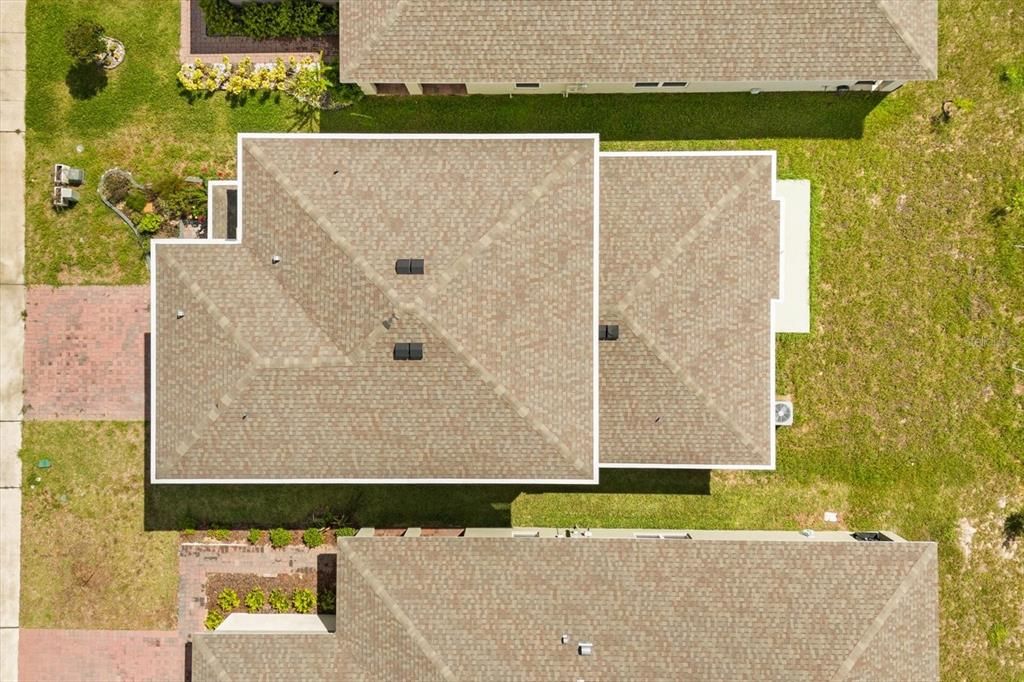 合同活跃: $325,000 (4 贝兹, 2 浴室, 2296 平方英尺)