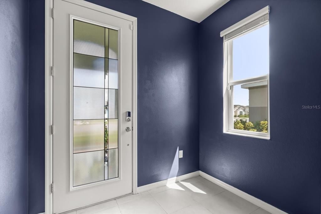 合同活跃: $325,000 (4 贝兹, 2 浴室, 2296 平方英尺)