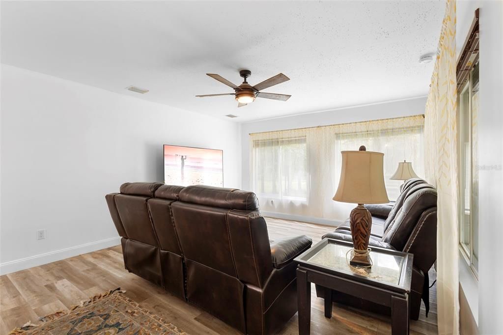 待售: $399,900 (1 贝兹, 1 浴室, 1080 平方英尺)