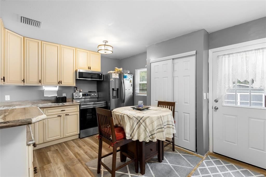 待售: $399,900 (1 贝兹, 1 浴室, 1080 平方英尺)