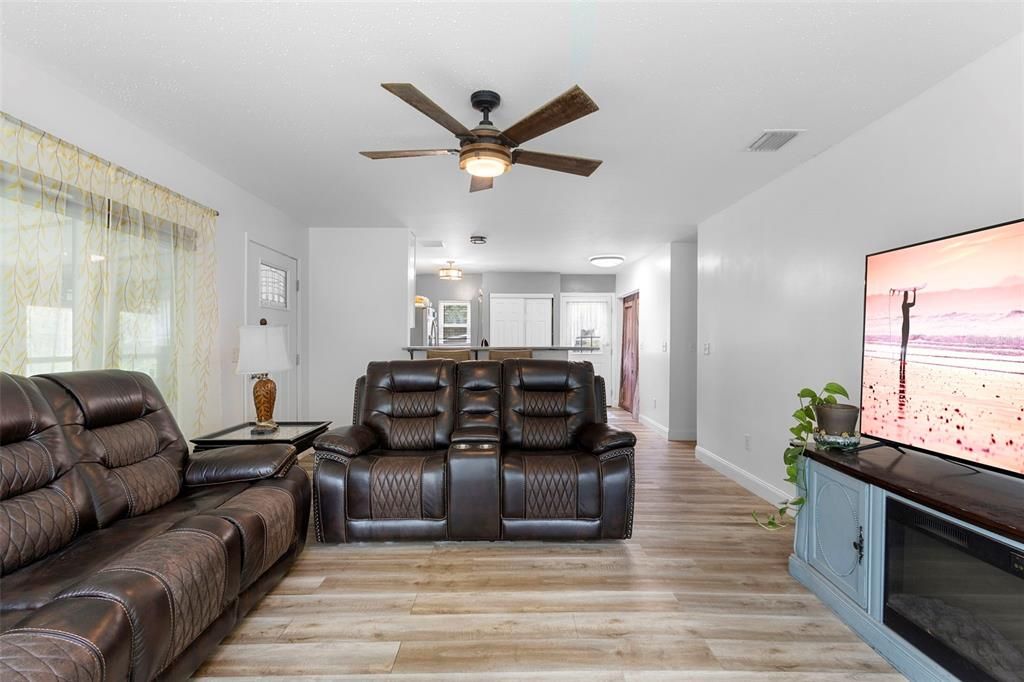 待售: $399,900 (1 贝兹, 1 浴室, 1080 平方英尺)