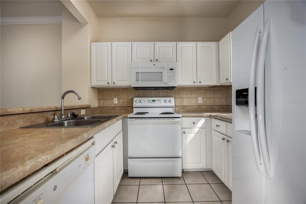 For Sale: $149,000 (1 beds, 1 baths, 1002 Square Feet)