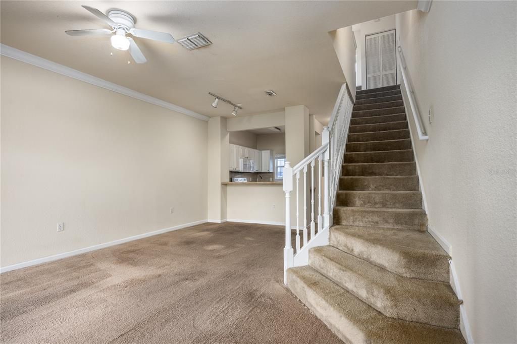 For Sale: $149,000 (1 beds, 1 baths, 1002 Square Feet)