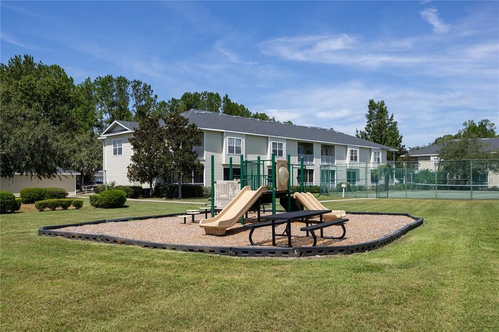 For Sale: $149,000 (1 beds, 1 baths, 1002 Square Feet)