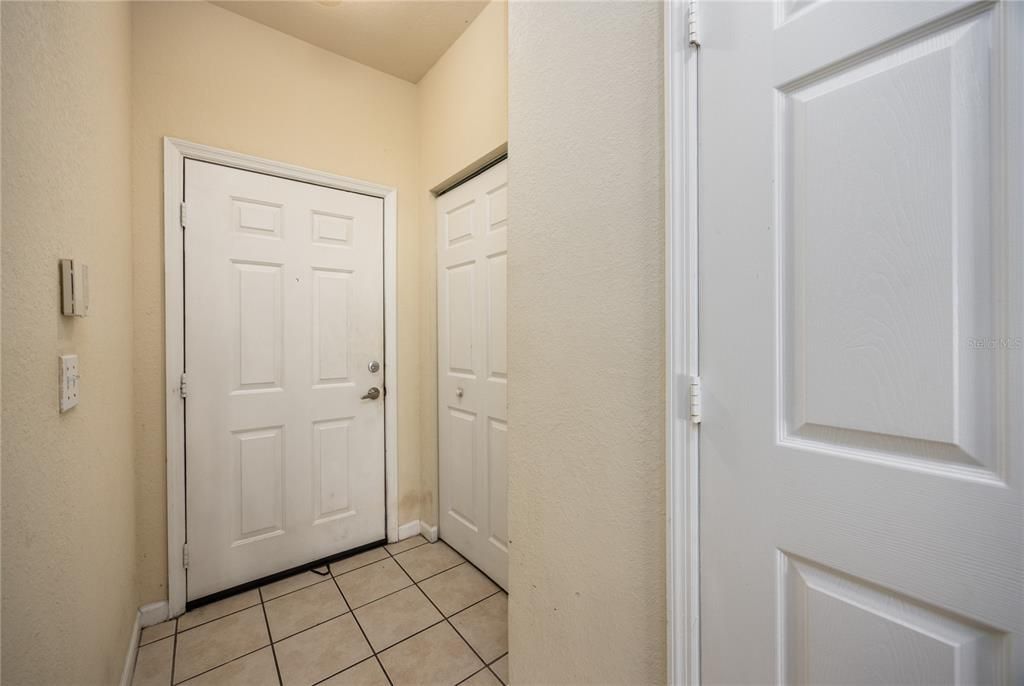 For Sale: $149,000 (1 beds, 1 baths, 1002 Square Feet)