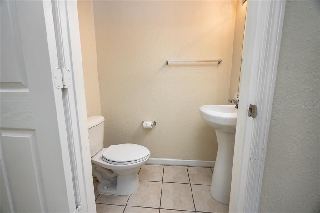 For Sale: $149,000 (1 beds, 1 baths, 1002 Square Feet)