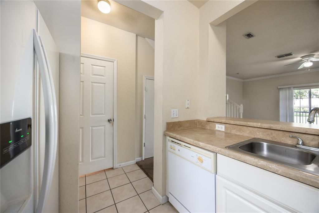 For Sale: $149,000 (1 beds, 1 baths, 1002 Square Feet)