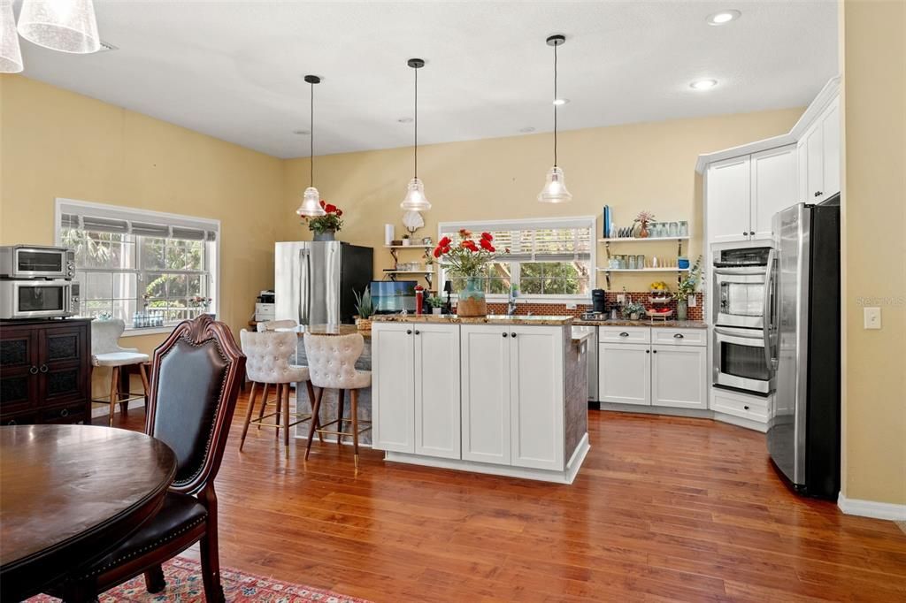 На продажу: $637,000 (3 спален, 2 ванн, 2425 Квадратных фут)