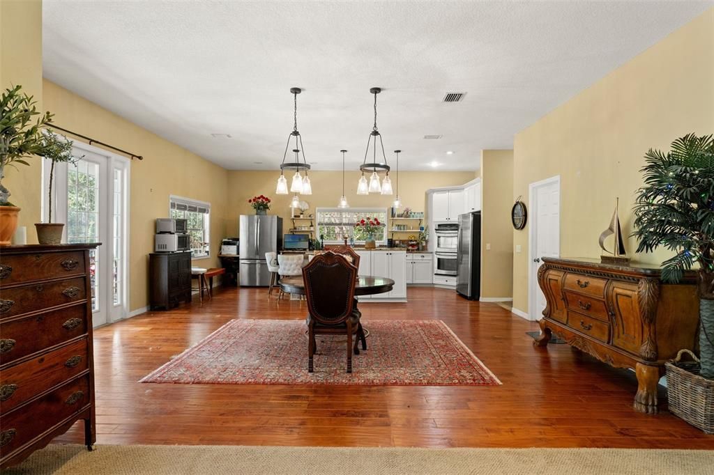 На продажу: $637,000 (3 спален, 2 ванн, 2425 Квадратных фут)