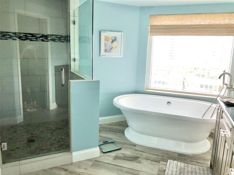 For Rent: $8,000 (3 beds, 2 baths, 1952 Square Feet)