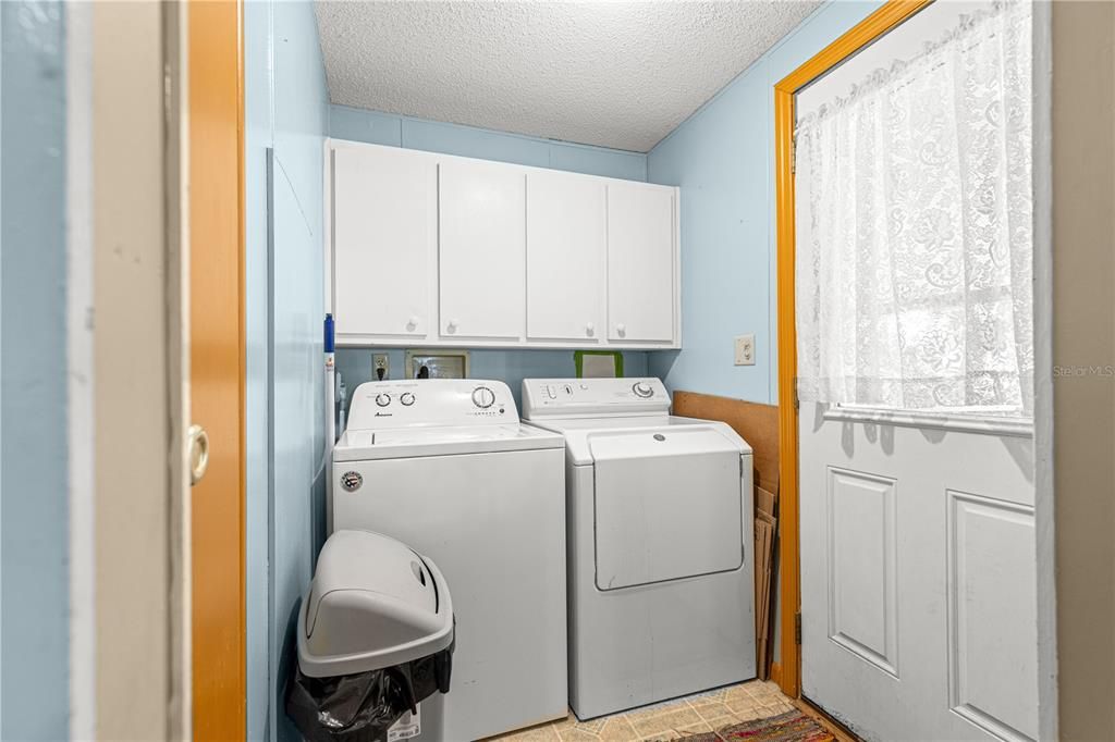 For Sale: $157,900 (2 beds, 2 baths, 1056 Square Feet)