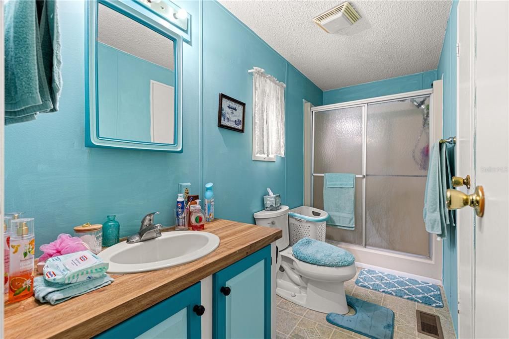 For Sale: $157,900 (2 beds, 2 baths, 1056 Square Feet)