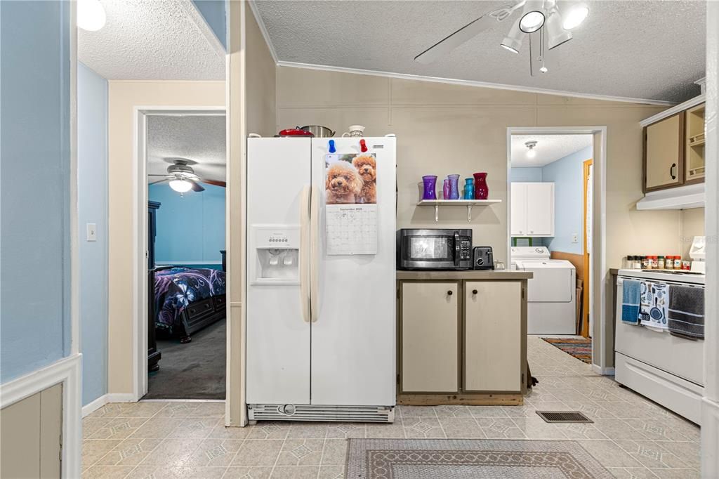 For Sale: $157,900 (2 beds, 2 baths, 1056 Square Feet)