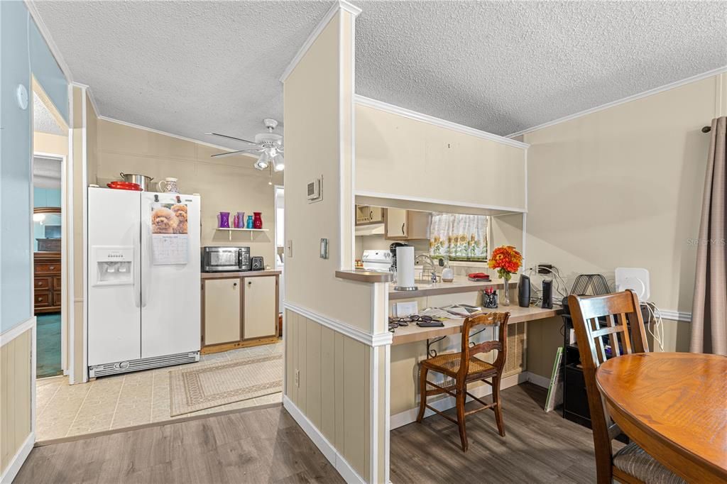 For Sale: $157,900 (2 beds, 2 baths, 1056 Square Feet)