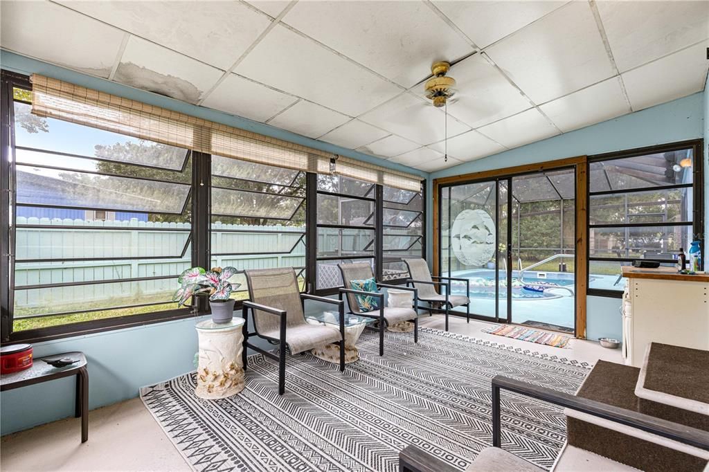 For Sale: $157,900 (2 beds, 2 baths, 1056 Square Feet)