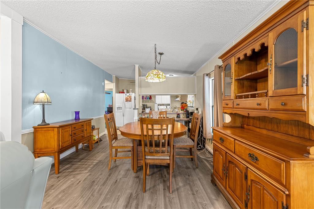 For Sale: $157,900 (2 beds, 2 baths, 1056 Square Feet)