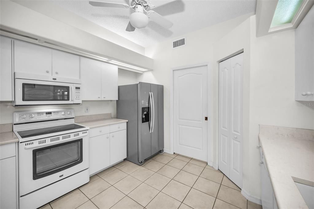 待售: $410,000 (3 贝兹, 2 浴室, 1452 平方英尺)