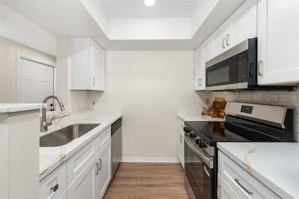 На продажу: $189,000 (2 спален, 2 ванн, 1106 Квадратных фут)