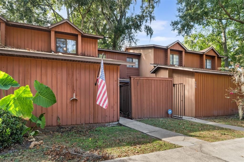 На продажу: $189,000 (2 спален, 2 ванн, 1106 Квадратных фут)