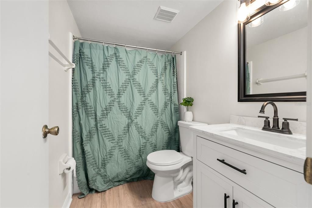 На продажу: $189,000 (2 спален, 2 ванн, 1106 Квадратных фут)