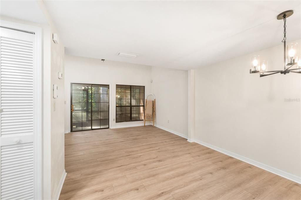 На продажу: $189,000 (2 спален, 2 ванн, 1106 Квадратных фут)