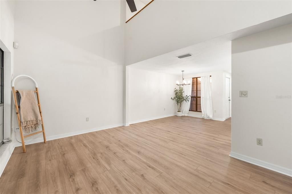 На продажу: $189,000 (2 спален, 2 ванн, 1106 Квадратных фут)