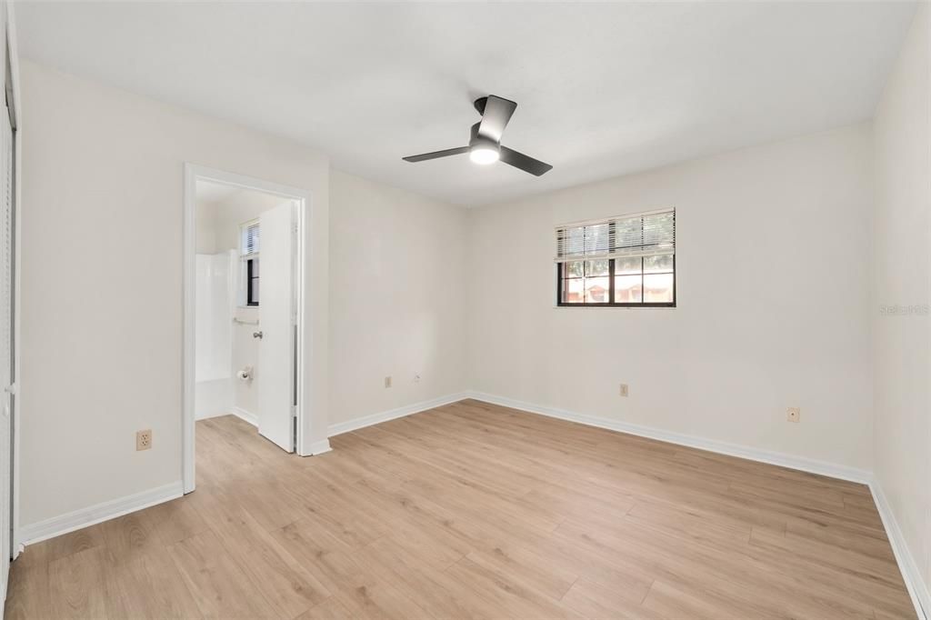 На продажу: $189,000 (2 спален, 2 ванн, 1106 Квадратных фут)