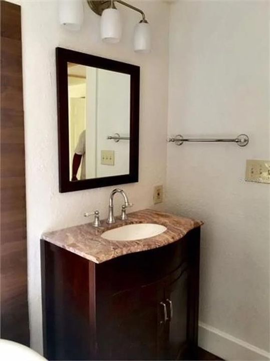 Active With Contract: $1,995 (2 beds, 1 baths, 2552 Square Feet)