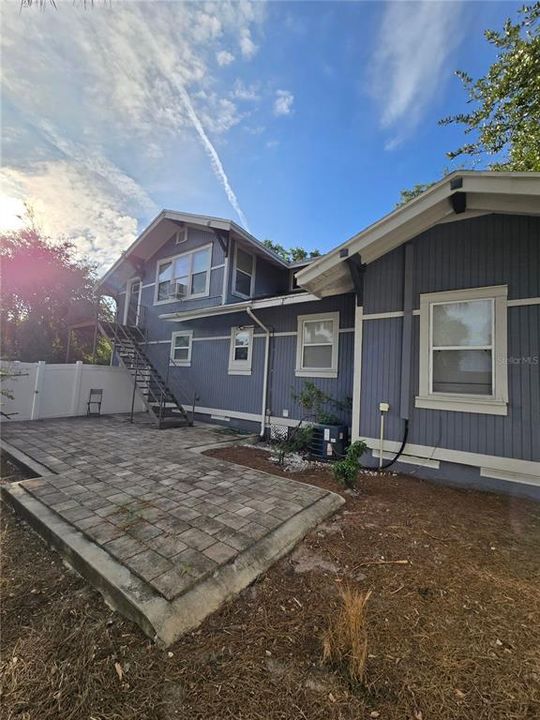 Active With Contract: $1,995 (2 beds, 1 baths, 2552 Square Feet)