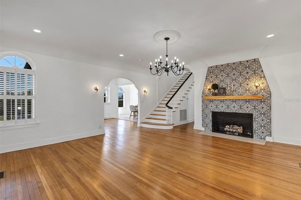 For Sale: $775,000 (4 beds, 4 baths, 3375 Square Feet)