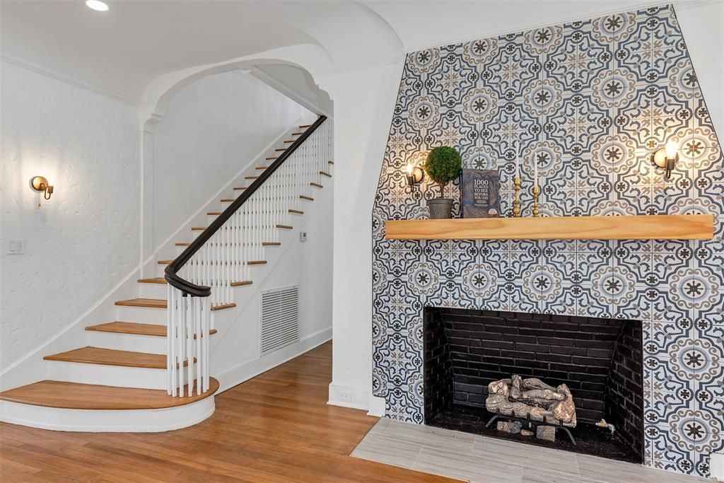 For Sale: $775,000 (4 beds, 4 baths, 3375 Square Feet)