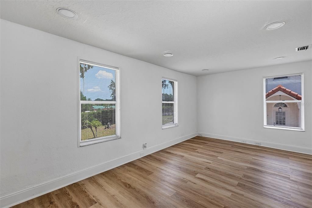 For Sale: $775,000 (4 beds, 4 baths, 3375 Square Feet)