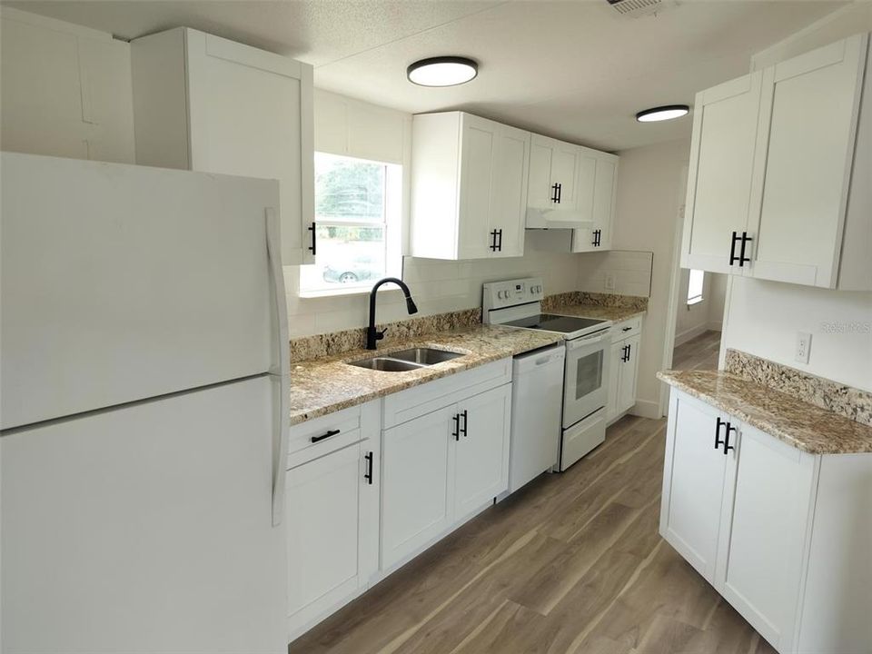 For Sale: $237,900 (3 beds, 2 baths, 1216 Square Feet)
