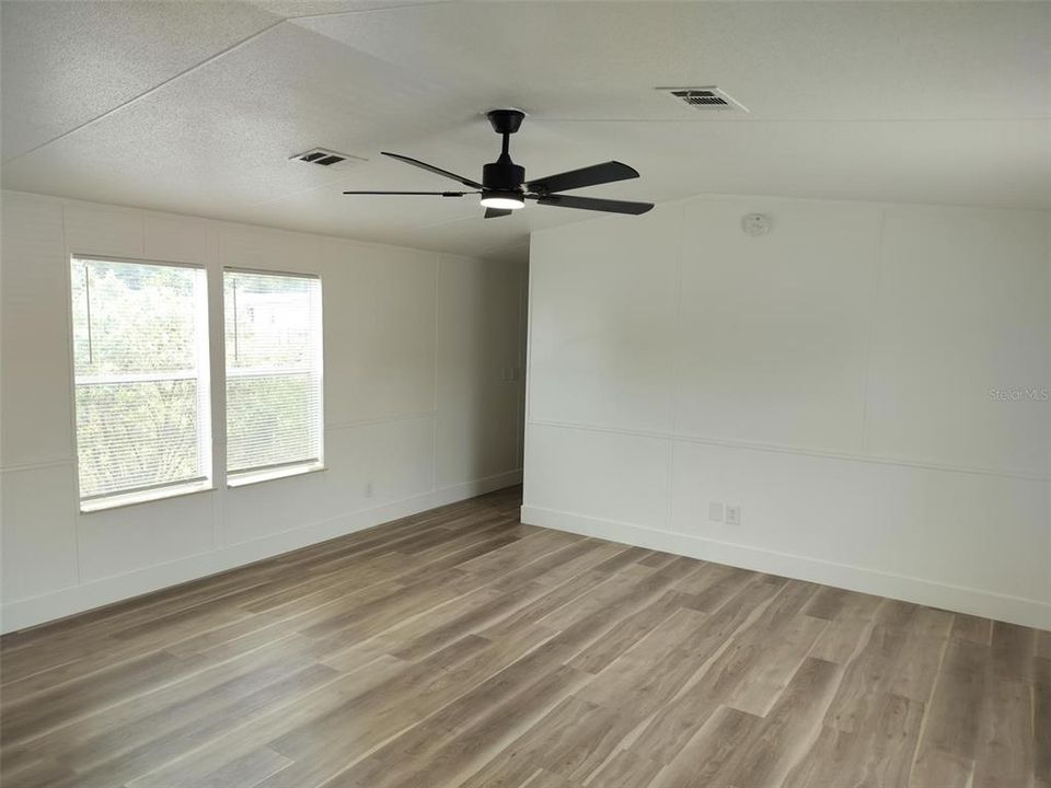 For Sale: $237,900 (3 beds, 2 baths, 1216 Square Feet)