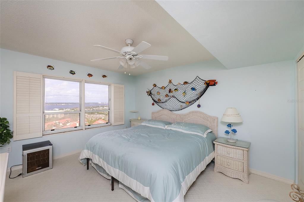 Active With Contract: $389,900 (3 beds, 2 baths, 1668 Square Feet)