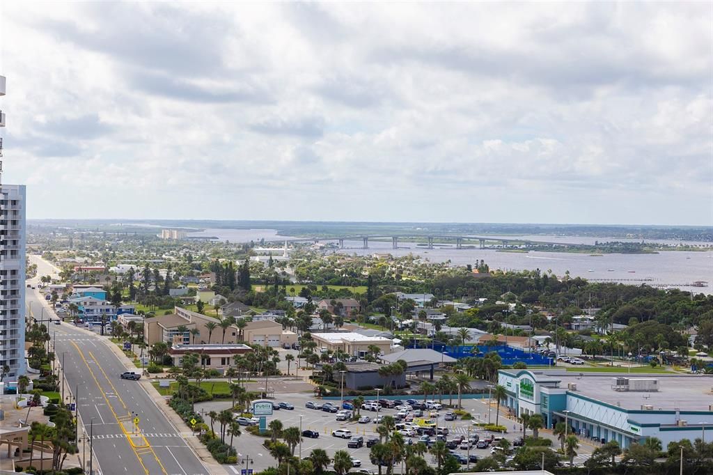 Active With Contract: $389,900 (3 beds, 2 baths, 1668 Square Feet)